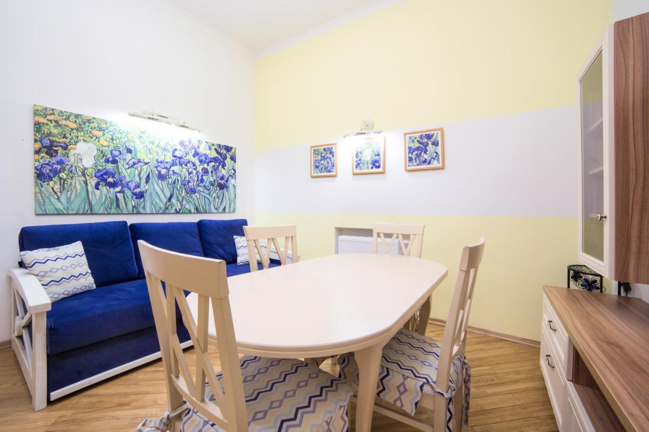 Apart Hotel On Rynok Square Лвив Екстериор снимка